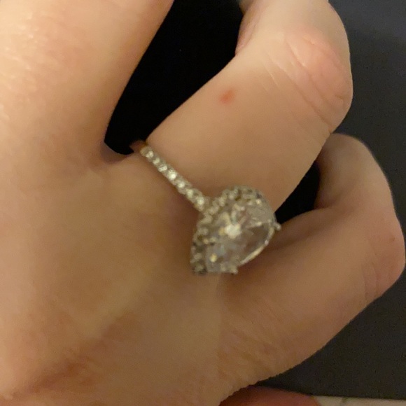 Pear shaped CZ with platinum plate over silver and Rhodium coating - Picture 6 of 6